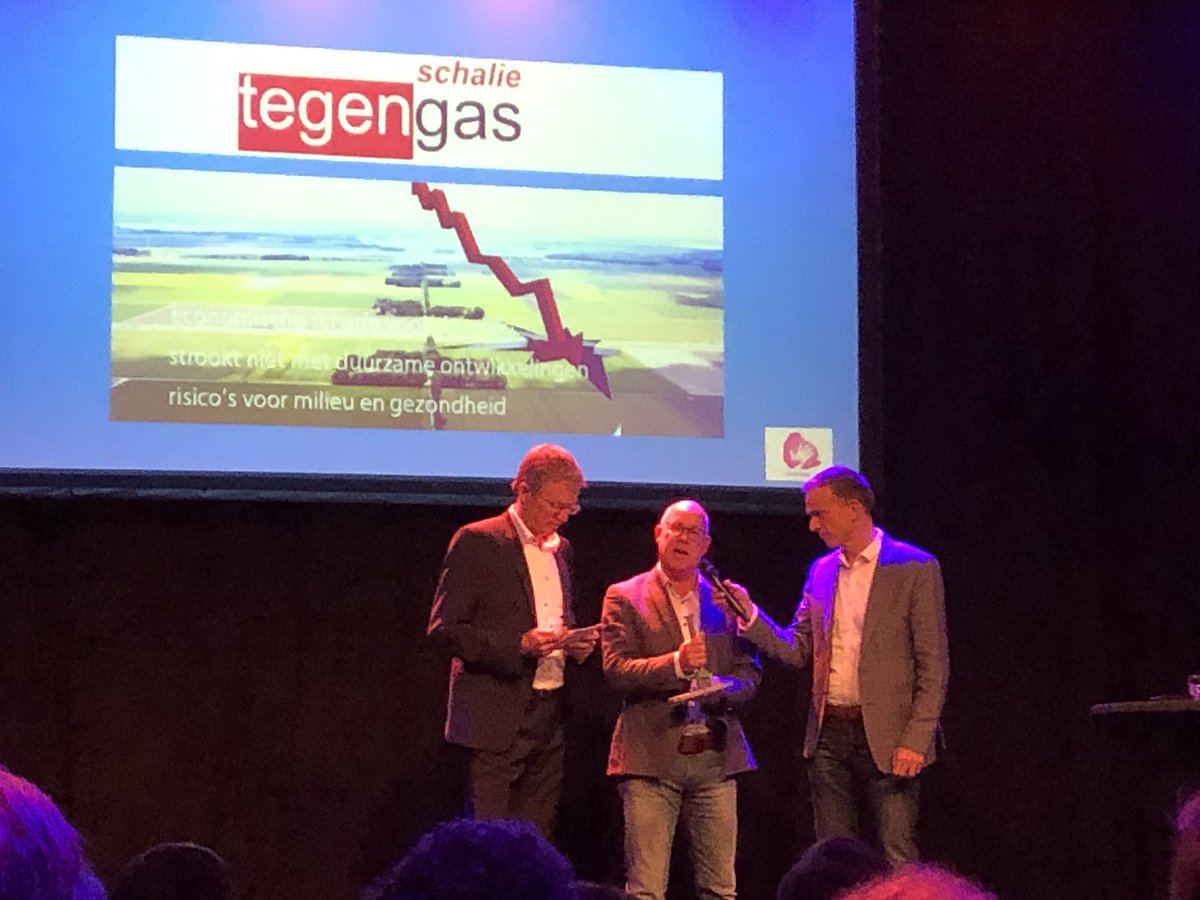 We hebben de duurzaamheidsaward gewonnen! Uitreiking door wethouder Simonse tijdens Symposium Staat van het polder Klimaat #PioniersVandeToekomst.