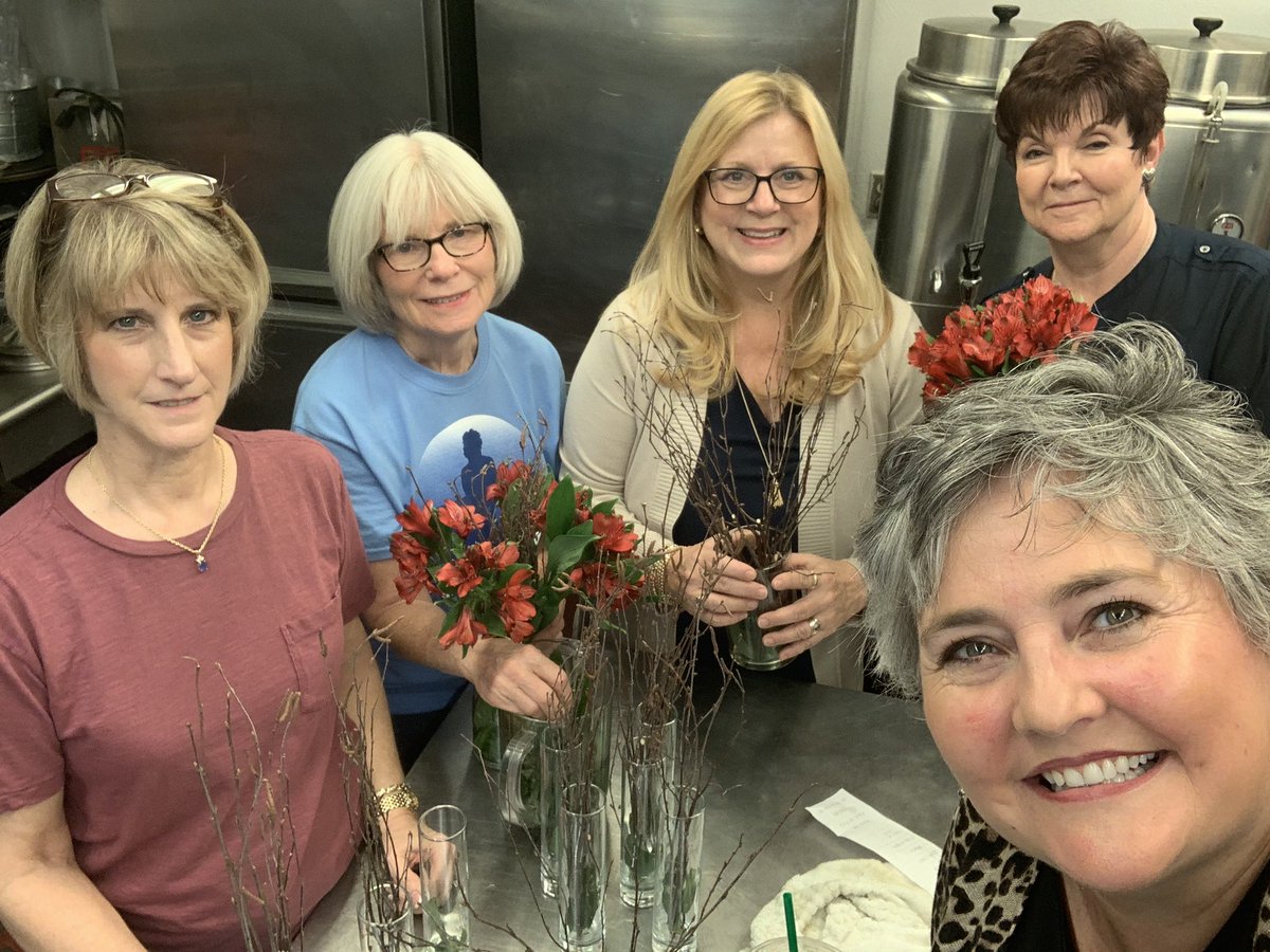 DCDRepublican's tweet photo. Our Republican Club is helping with set-up for Senator Jane Nelson’s 40th birthday party! Make sure you notice how great the flower 🌸 bouquets look tonight. 😉 #HappyBirthday #SenatorNelson https://t.co/O3dSjNkbHs