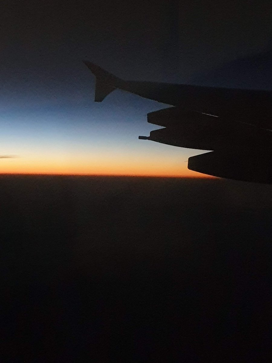 nabihahd's tweet photo. Chasing Sunsets ✈️
📷 Me
#NabihahToursEngland #Sunset #Travel #SouthAfrican #LondonTravels #England #UK #London #travelbloggee #travelblog #Emirates https://t.co/UR1gb0C64m