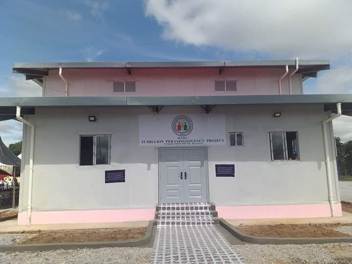 KGoodNews_'s tweet photo. The President this morning commissioned 2 warehouses under the 1 District 1 Warehouse at Ejura Sekyeredumasi.
#PresidentToursAshantiRegion
#IDIW
#TheChangeWeVotedFor
#4More4Nana https://t.co/l9ZN6z741o