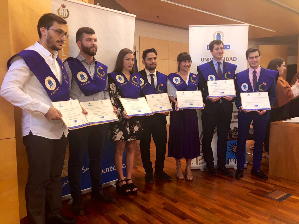 La_UPM's tweet photo. La Escuela Técnica Superior de Ingeniería y Sistemas de Telecomunicación de la UPM entrega los merecidos diplomas de titulados de #grado y #máster Enhorabuena a tod@s. #somosUPM @TelecoCampusSur @dalum_etsist https://t.co/yGhWQr9kX9