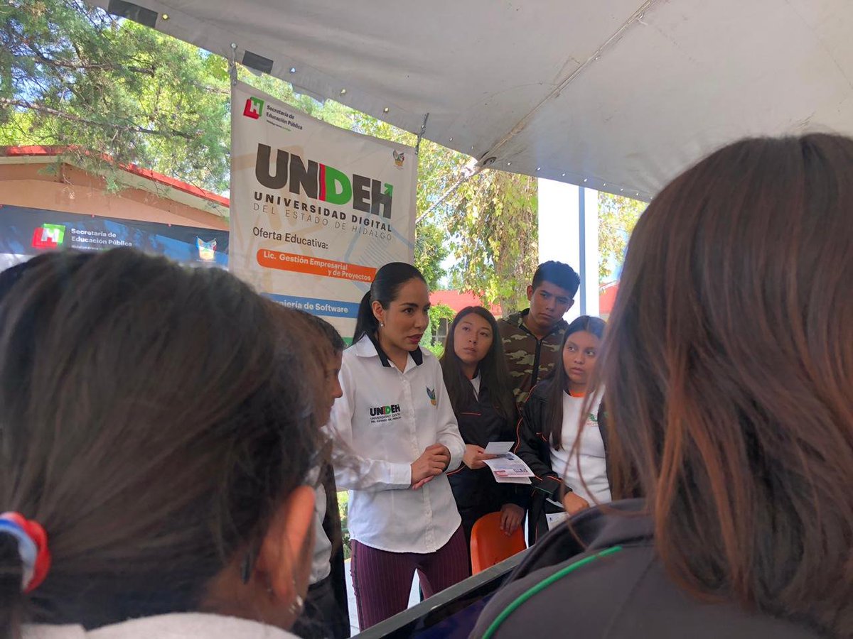 UNIDEHidalgo's tweet photo. Estamos compartiendo nuestra oferta educativa en la feria vocacional en el CECyTEH Plantel Ixmiquilpan.
#UNIDEHCercaDeTi https://t.co/Y5MoMsxwo8