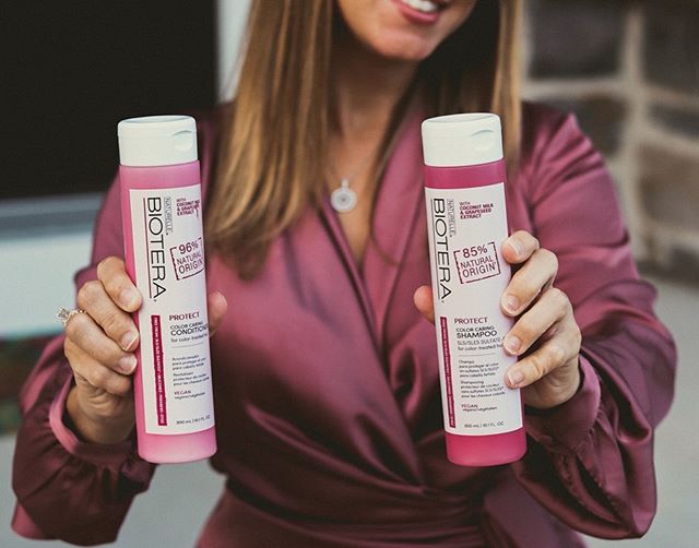 Influenster's tweet photo. @zotosprofesh Biotera Natural Origin Collection makes sure your hair stays healthy while coloring! Plant some 🌱 below if you're loving this pic! Click below to see what other Influensters think about this product 💚 #NaturalBiotera #LookGoodLiveWell https://t.co/Dpd4rI6x94 https://t.co/fbQsvZPpwE