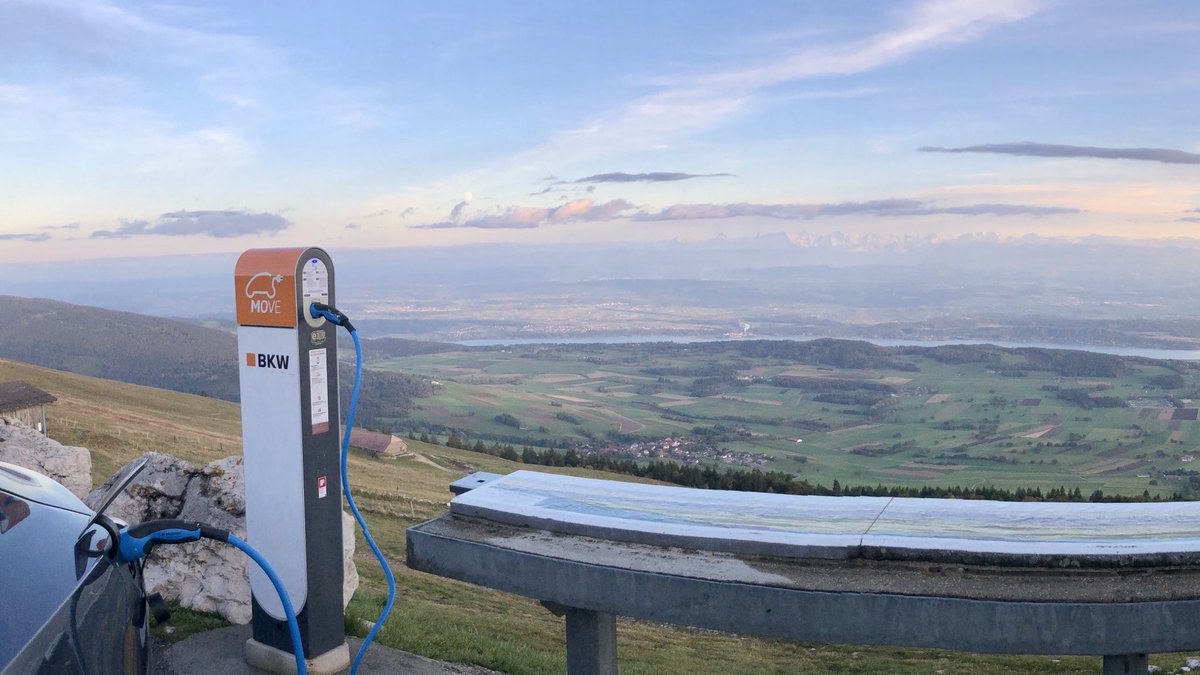 Bryan_Burhin's tweet photo. Charge with a view 🔋⚡️🏔 https://t.co/R9iq87Dlj0