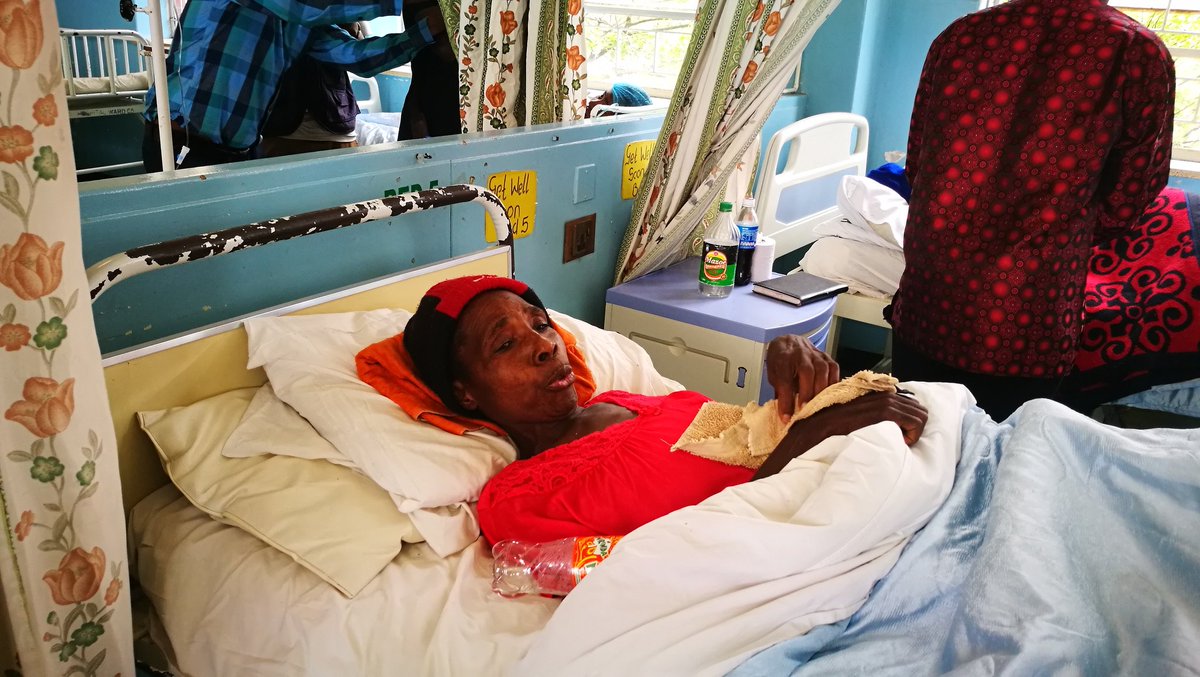 CCCZimbabwe's tweet photo. President @nelsonchamisa today visted #HarareCentral and #Parirenyatwa Hospitals where he saw despondent patients, demoralised staff and the parlous state of #Zimbabwe's health institutions
#FreeZimbabweCampaign
#EDMustGo
#MDCRELOAD https://t.co/kIsYZNC9GH