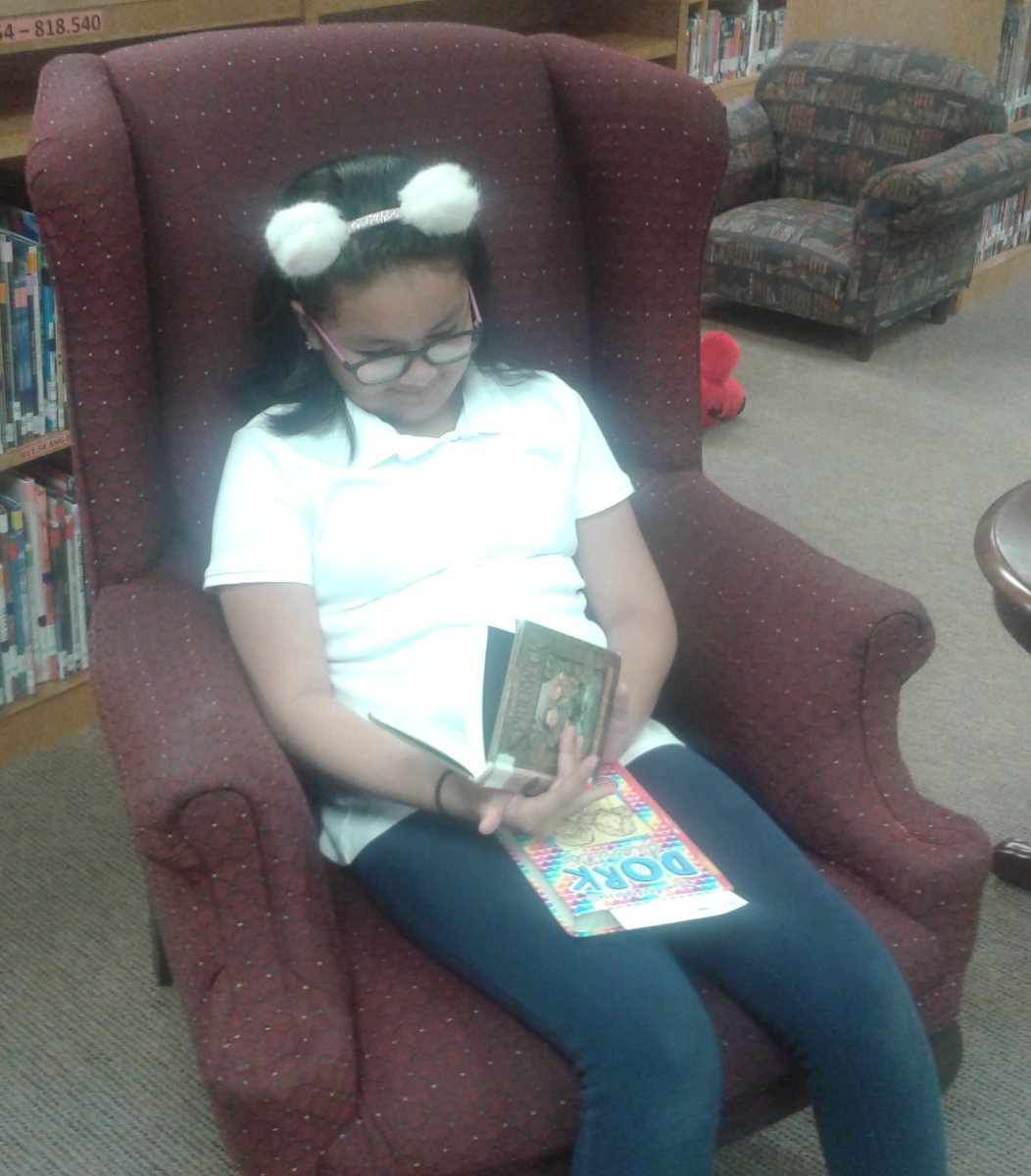 ltemedia's tweet photo. Reading is our Thing. What's yours?? @LearningatLTE @collierschools #readingisfun #welovereading #readingisourthing https://t.co/OiW5mp3Wda