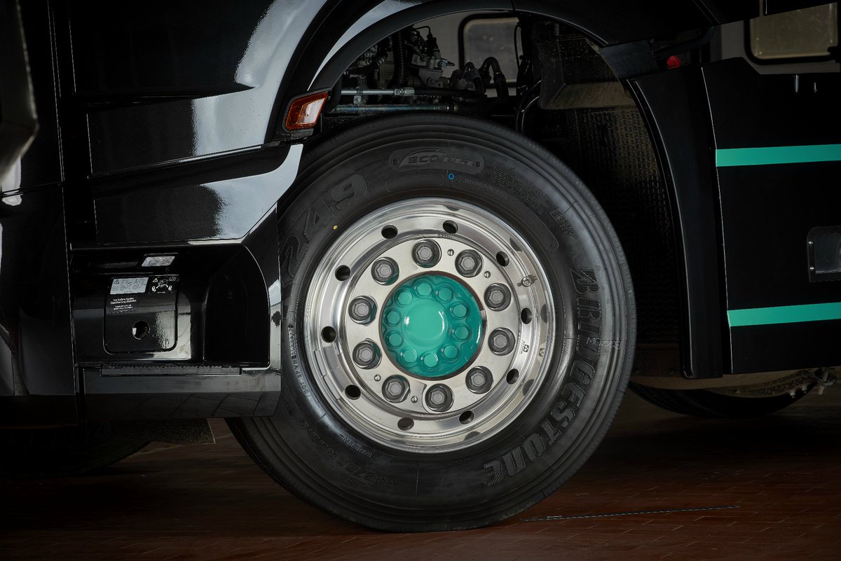DaimlerTruckUK's tweet photo. EcoDriver tip no. 3: Are you well-aligned? Make sure the wheel alignment on your truck and trailer is checked regularly to reduce fuel consumption, tyre wear and axle strain - plus improve the ride #RoadEfficiency #DriverEfficiency https://t.co/e3T0ix3SKU