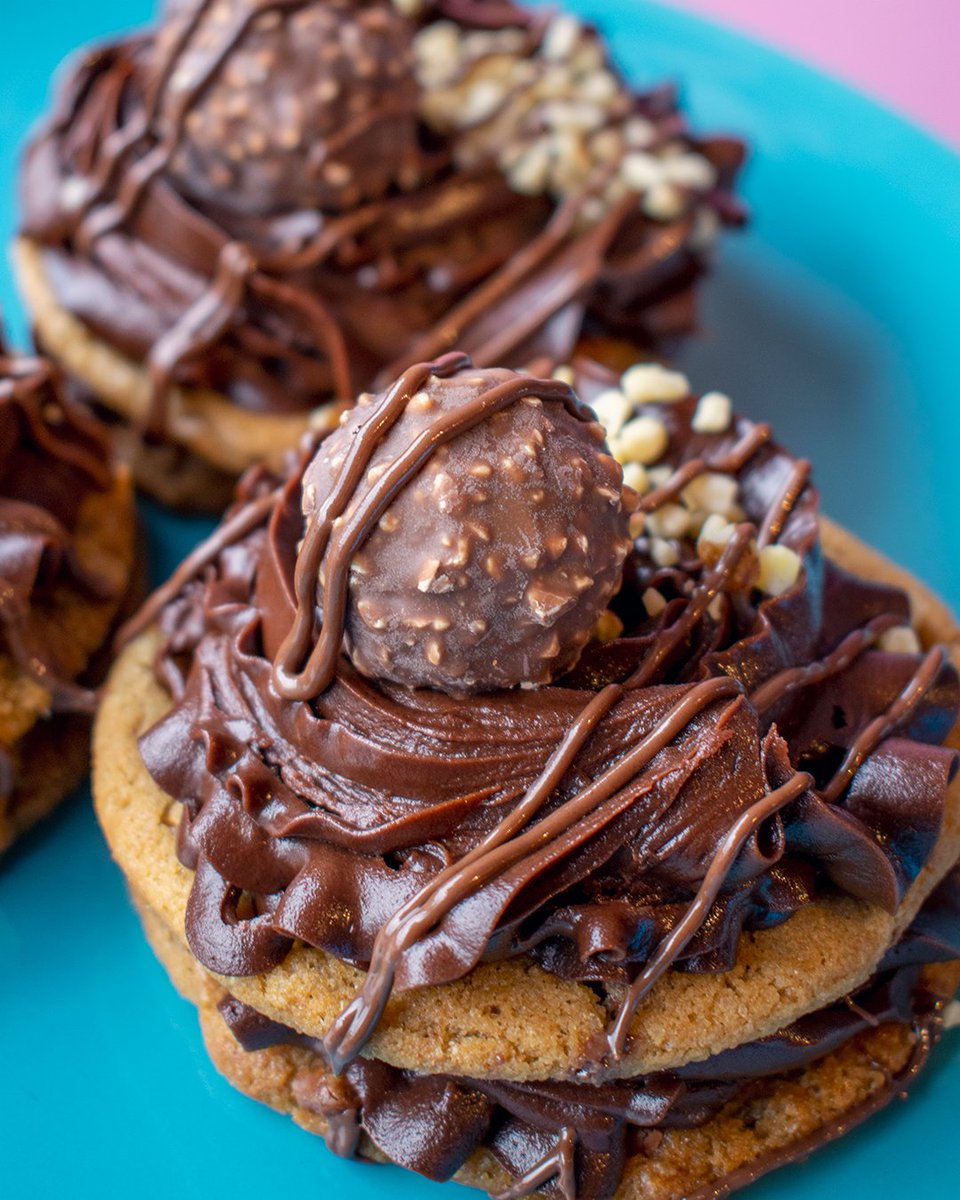 tubbeesdesserts's tweet photo. Ferrero Fat Boy Cookie sandwiches 😱
#tubbees #nitrolab #glasgow #tubbeesdesserts #nuts #nutsabouttubbees #glasgowlive #cookies #cookiesandwich https://t.co/aAOEgsSgoI