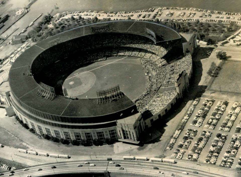 On this day in 1948, a then-record 86,288 fans fill Cleveland's Municipal Stadium to see game 5 of the #WorldSeries. The @Indians WS victory is their last to date, the longest current drought in the #MLB.

#LevelPlaySports #TBT #OnThisDay #MLBrecords #ThisDayInSports