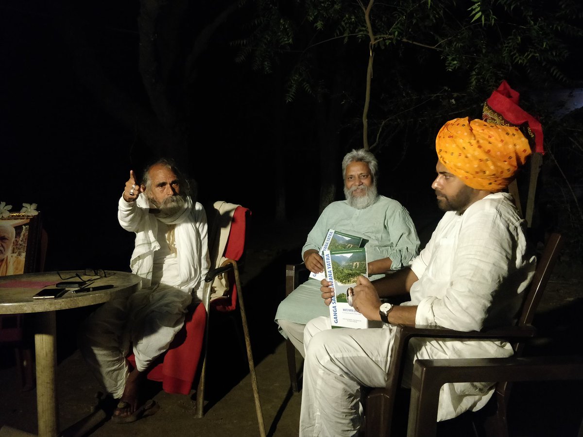 bolisetti_satya's tweet photo. Sri Pawan Kalyan met Swami Sivanand Saraswati, paid tributes to Swami Nigamand who Sacrificed life fighting sand mining in Ganga,  attended Ganga Harati in MatriSadan on the banks of Ganga

Tomorrow is GD Agarwal's death anniversary

#JSPForNewAgePolitics 
#SaveGanga 
#GDAgarwal https://t.co/aJ0wlbJ98s