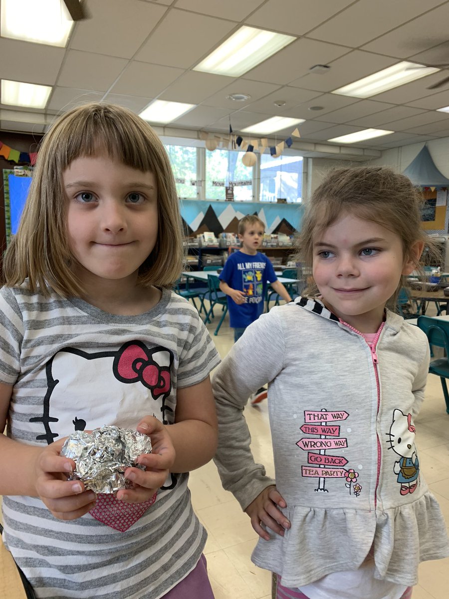 millerkinder1's tweet image. You may see trash... we see the beginning of our moon models! #trashandtreasure #Kindergarten #collaboration #PBL #GHSDreamBig @AngelaUllum