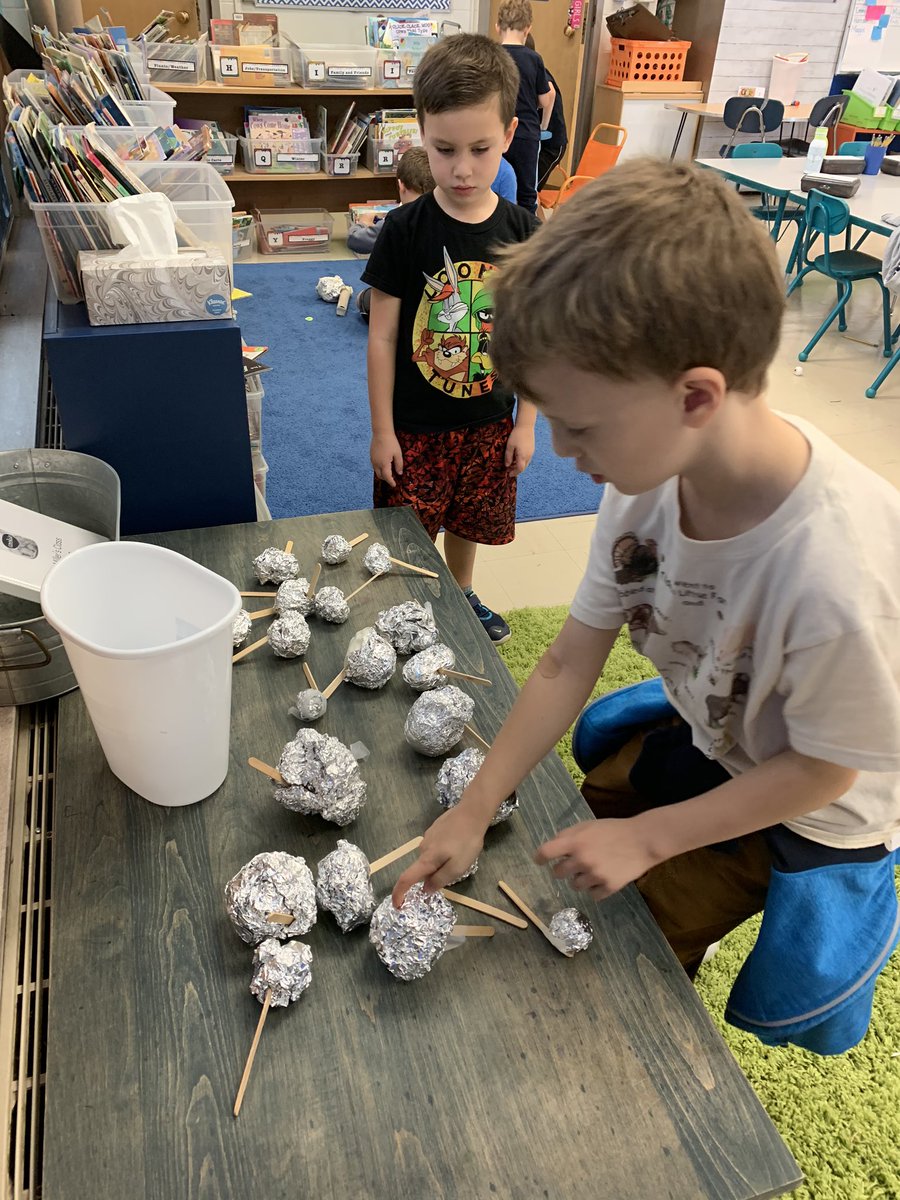 millerkinder1's tweet image. You may see trash... we see the beginning of our moon models! #trashandtreasure #Kindergarten #collaboration #PBL #GHSDreamBig @AngelaUllum