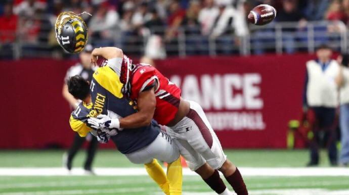 Sports_Fan_PG's tweet photo. This is one of the most iconic Defensive Football Plays/Pictures/Moments you will ever see. @BigWash54 https://t.co/W58HddJ9yk