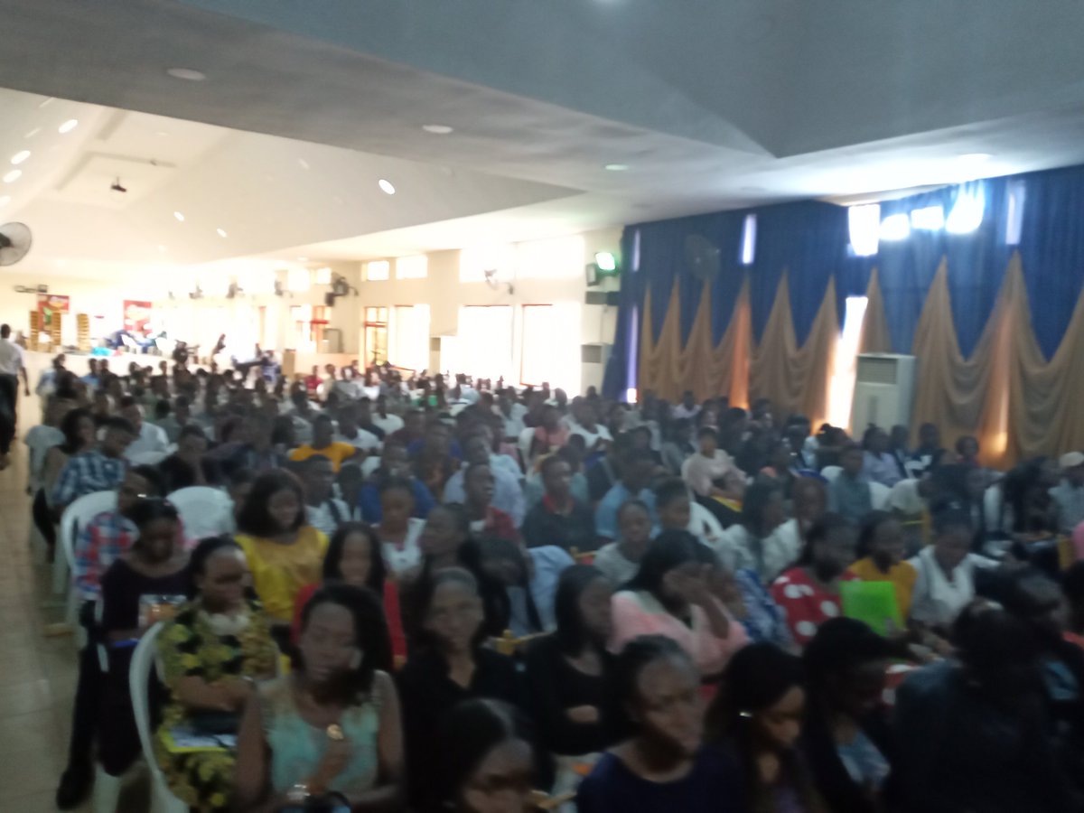 falaworld's tweet image. @CALEB University Nigeria Capacity Development for Freshmen! #Keep Grinding! #extremeexecution. Big respect to the Boss @Ericthomasbtc