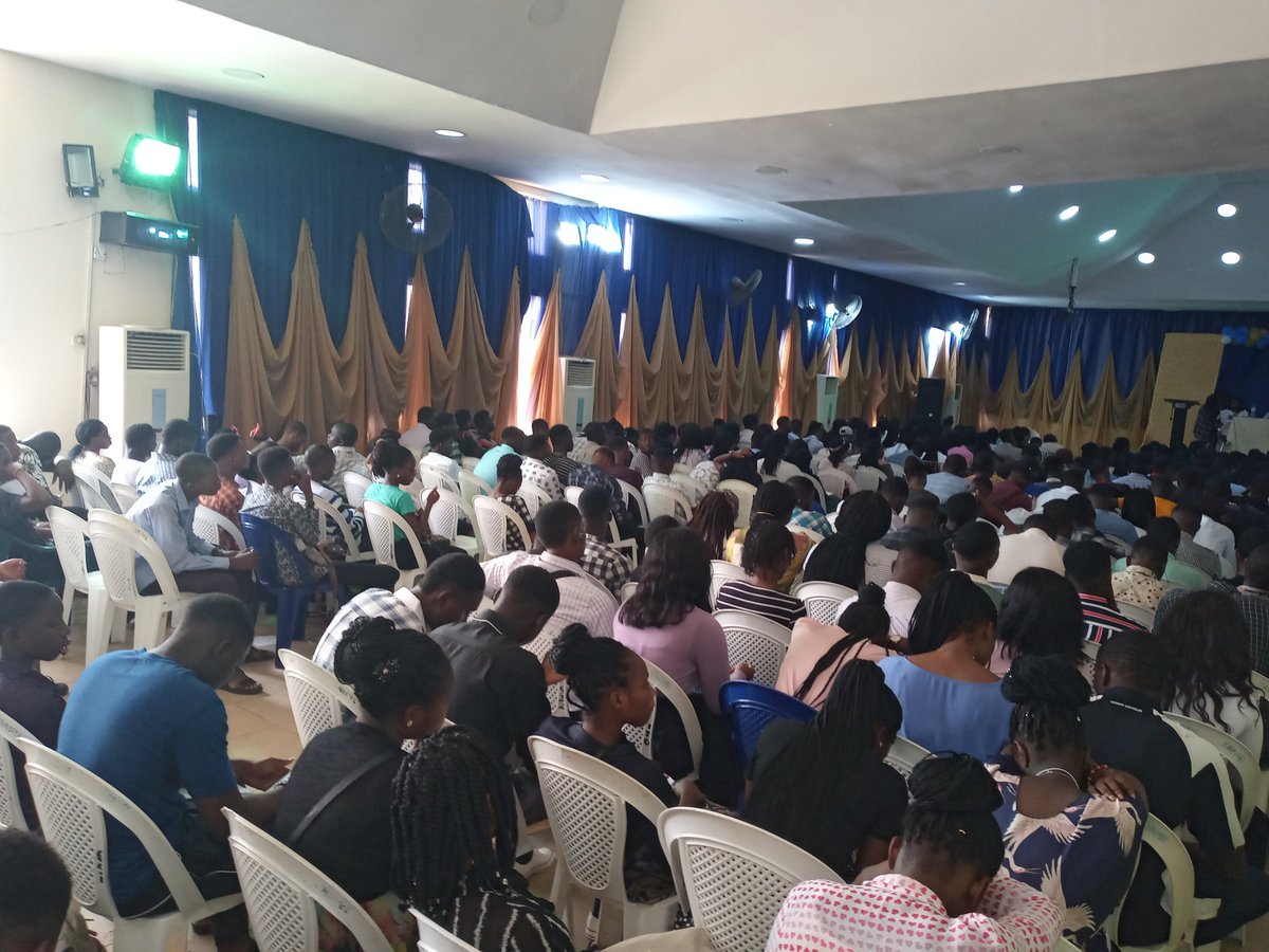 falaworld's tweet image. @CALEB University Nigeria Capacity Development for Freshmen! #Keep Grinding! #extremeexecution. Big respect to the Boss @Ericthomasbtc