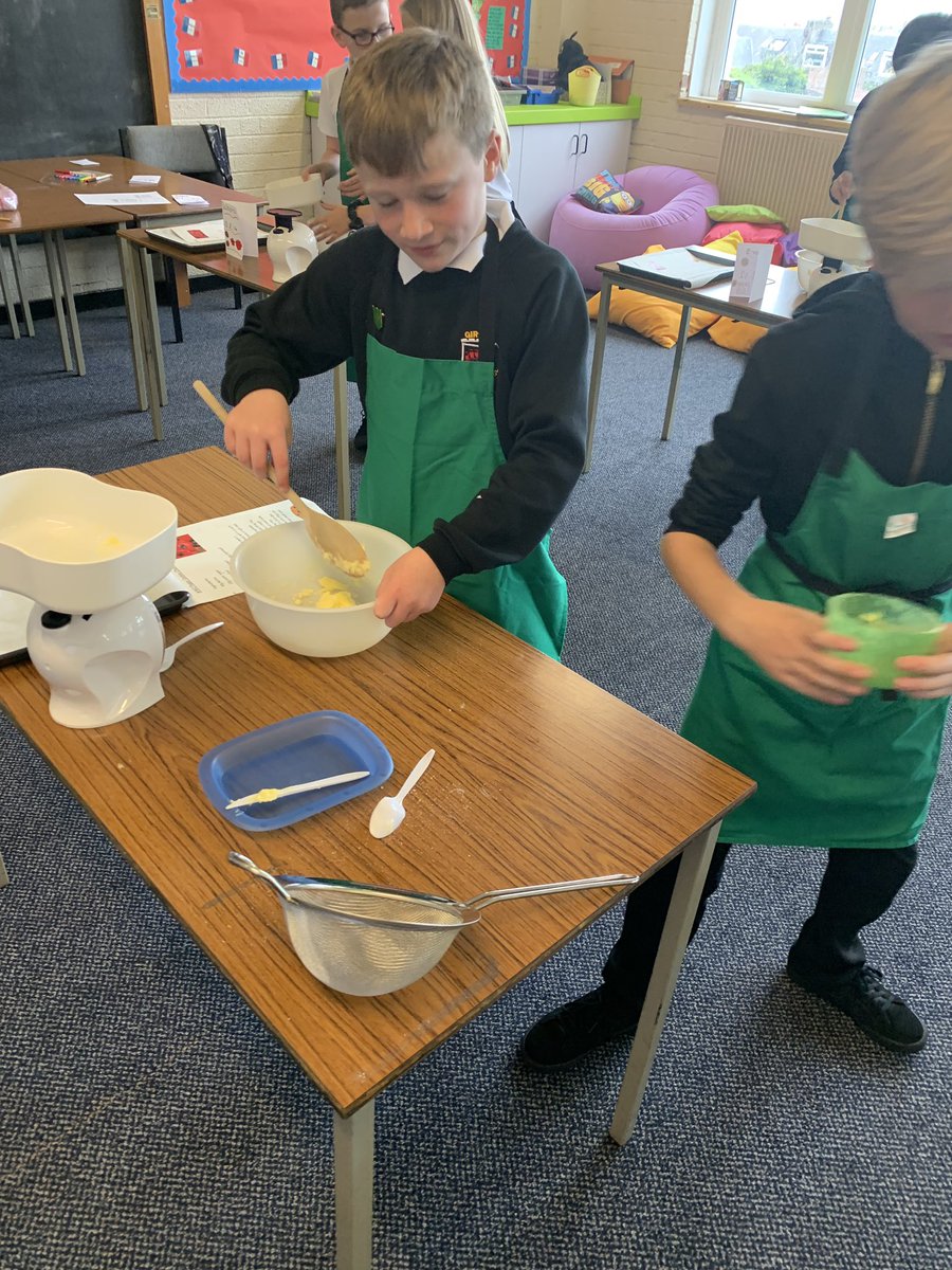 GirvanPrimary's tweet photo. P7 WW2 Bake Off ... 🍪🔥 #baking #idl #rationing #cookies #parentvisit #teamgirvan https://t.co/rGvBlATjIU