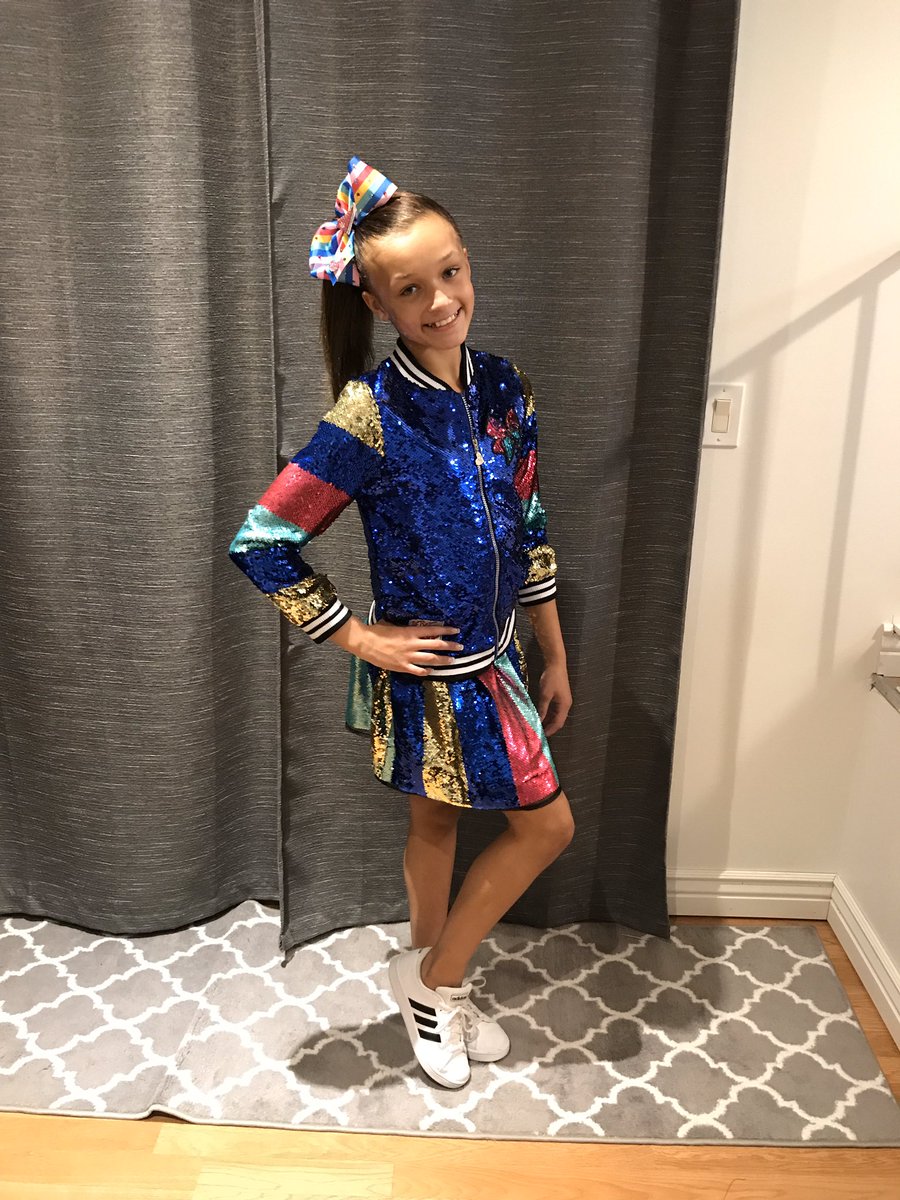 peytonkaye_'s tweet photo. Love my new @itsjojosiwa outfit by @xoBetseyJohnson 
SOO SHINY 🎀💞🎀💞 https://t.co/CSU8fdomWH