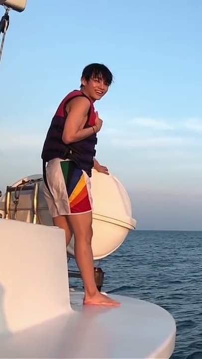 ARMYMXN's tweet photo. Taehyung♡♡
Todo bien taehyung biased ?
#BTSMéxico https://t.co/AKesNY3GoR