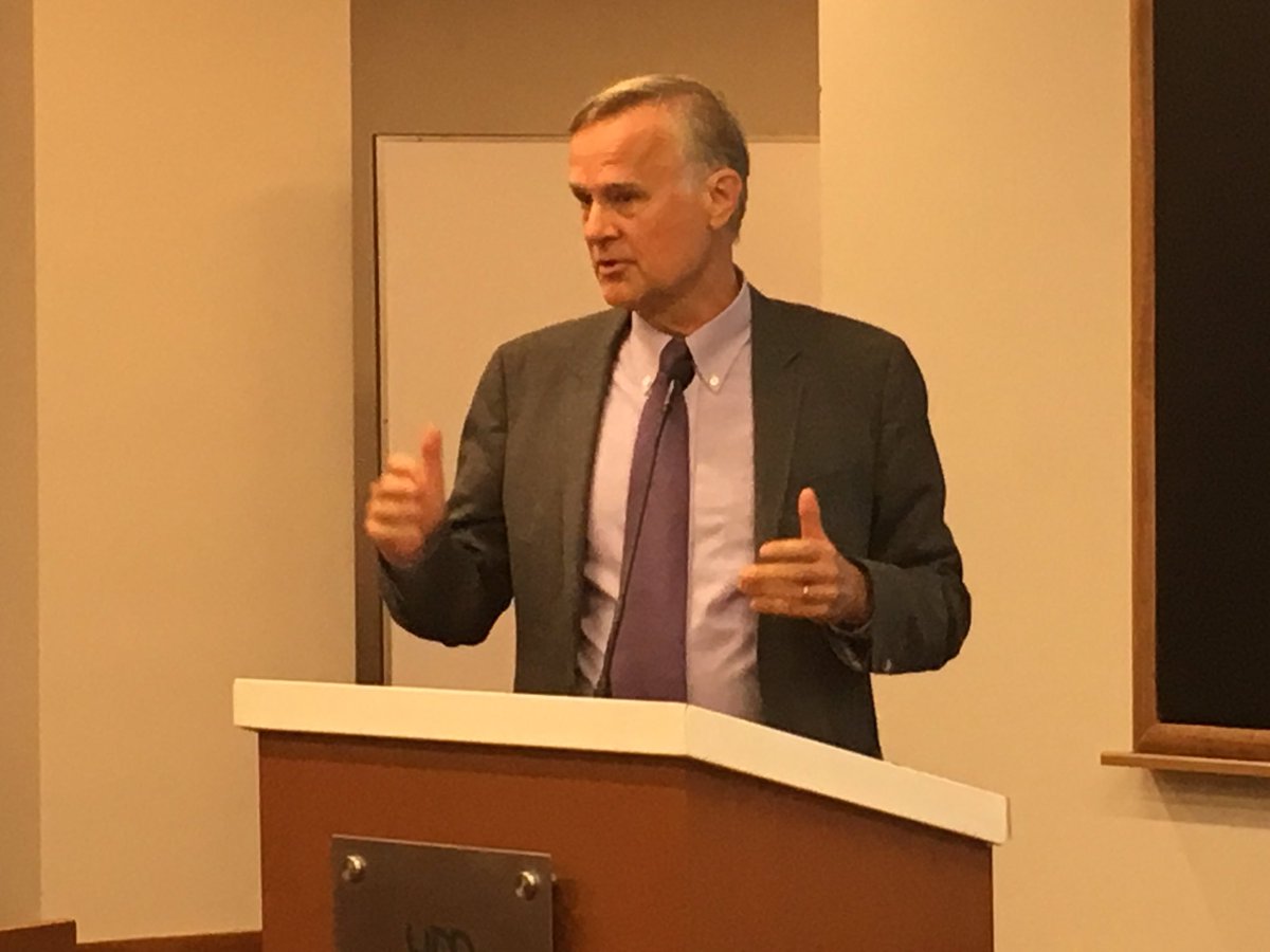 negociosUDD's tweet photo. 🗣️Investigador del Centro de Investigación de Empresa y Sociedad, Klaus Schmidt-Hebbel, participó hoy en el seminario de #DerechoUDD sobre la Reforma Tributaria. https://t.co/DXEiBrjjBb