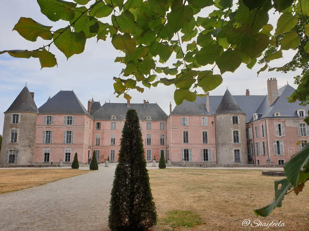 Château de Meung-sur-Loire
#chateau #castle #chateaudemeungsurloire #meungsurloire #meung #valdeloire  #valdeloiretourisme #loirevalley #myloirevalley #tourainevaldeloire #loiret #loiretourisme #patrimoine #patrimoinefrancais @MyLoireValley @secretshistoire #MagnifiqueFrance