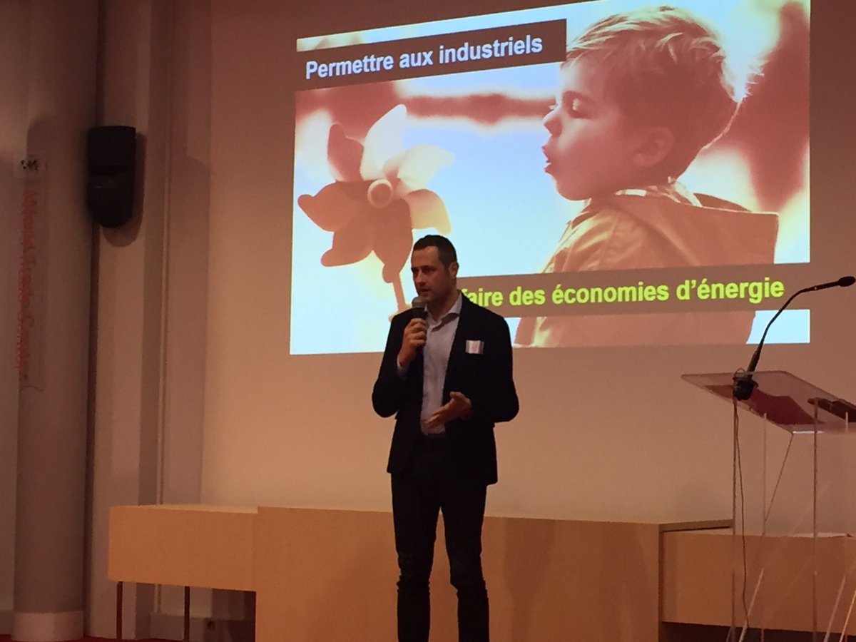 Soirée @adnouest <a href="/datamaniaques/">@datamaniaques</a> à la <a href="/CCI_35/">CCI Ille-et-Vilaine 🇫🇷🇪🇺</a> « Devenez "Data Centric" : du pourquoi au comment » #TransfoNum #Data #DataLab et pour illustrer : <a href="/davidgodest/">David Godest</a> <a href="/dolmentech/">Dolmen</a> , <a href="/energiency/">Energiency</a> , @groupedaucy , CC Grand Quartier ...