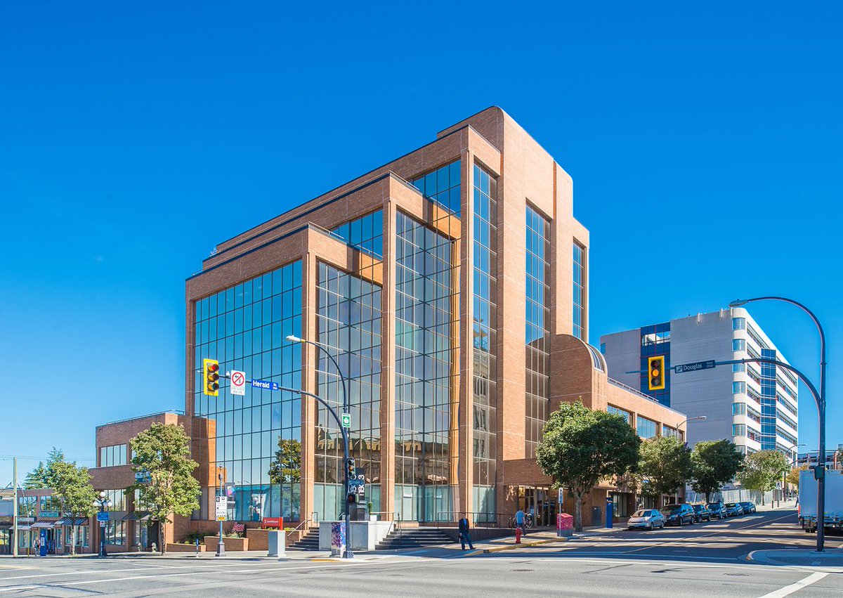 PremierCloudInc's tweet photo. We're settling into our new downtown offices nicely. 

#downtownoffice #downtownvictoria #googlepartner #gsuite #greatplacetowork #yyj #nextchapter https://t.co/xjmHzVGKmA