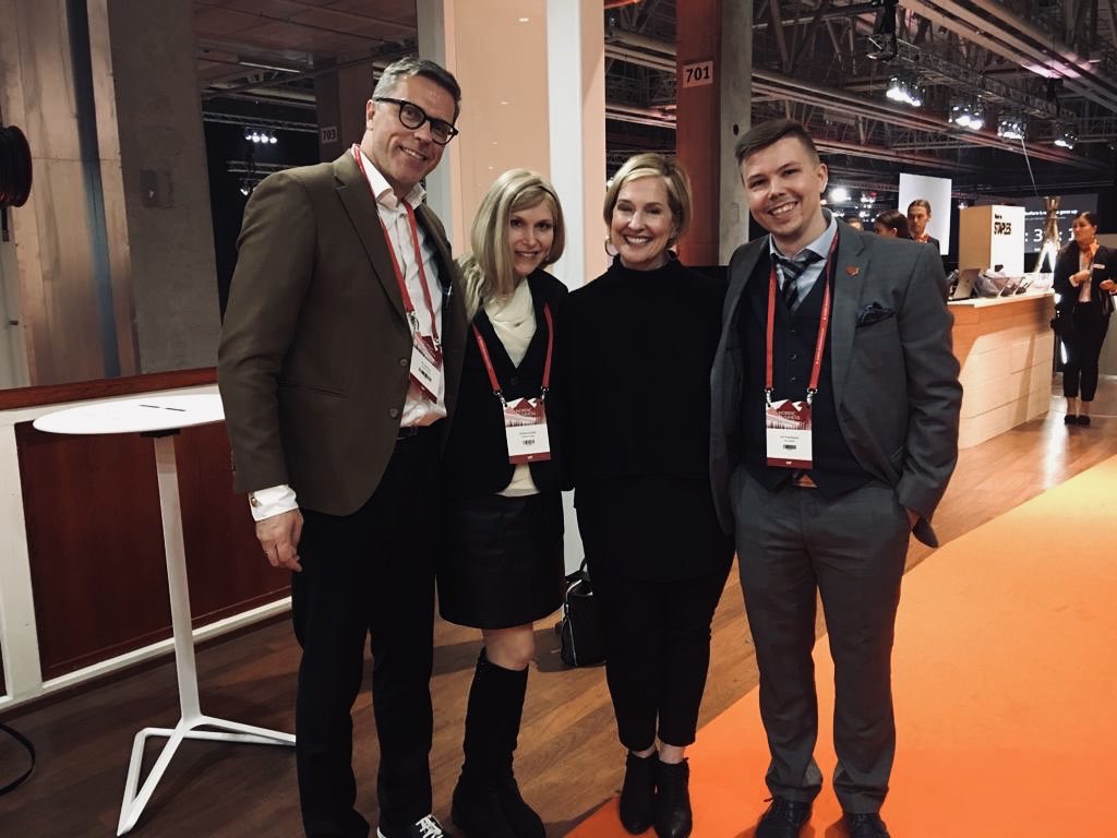 Niitä hetkiä, kun kaikki sanat on liian pieniä♥️ PRIVAATTITAPAAMINEN BRENÉN KANSSA!! Kiitos ⁦<a href="/SarasvuoJari/">Jari Sarasvuo</a>⁩ 😘 #neverforget 

Strong back. Soft front. Wild heart. #NBForum2019