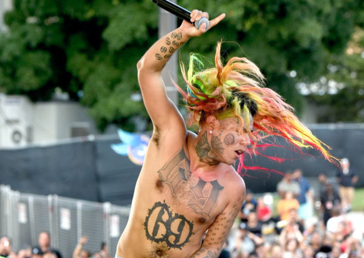 “JUST IN: 6ix9ine has reportedly scored a record deal worth more than $10 m...