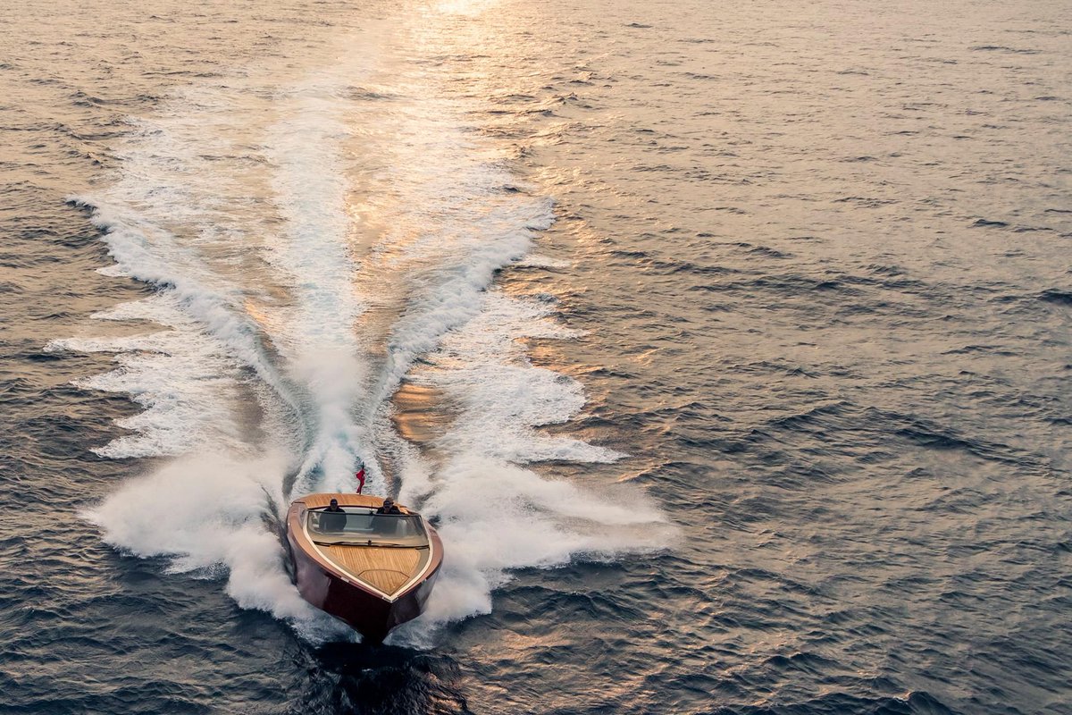Escape the ordinary with the #AM37. 
Find out more: quintessenceyachts.com 
#AstonMartin #Powerboat #DriveTheWaves
