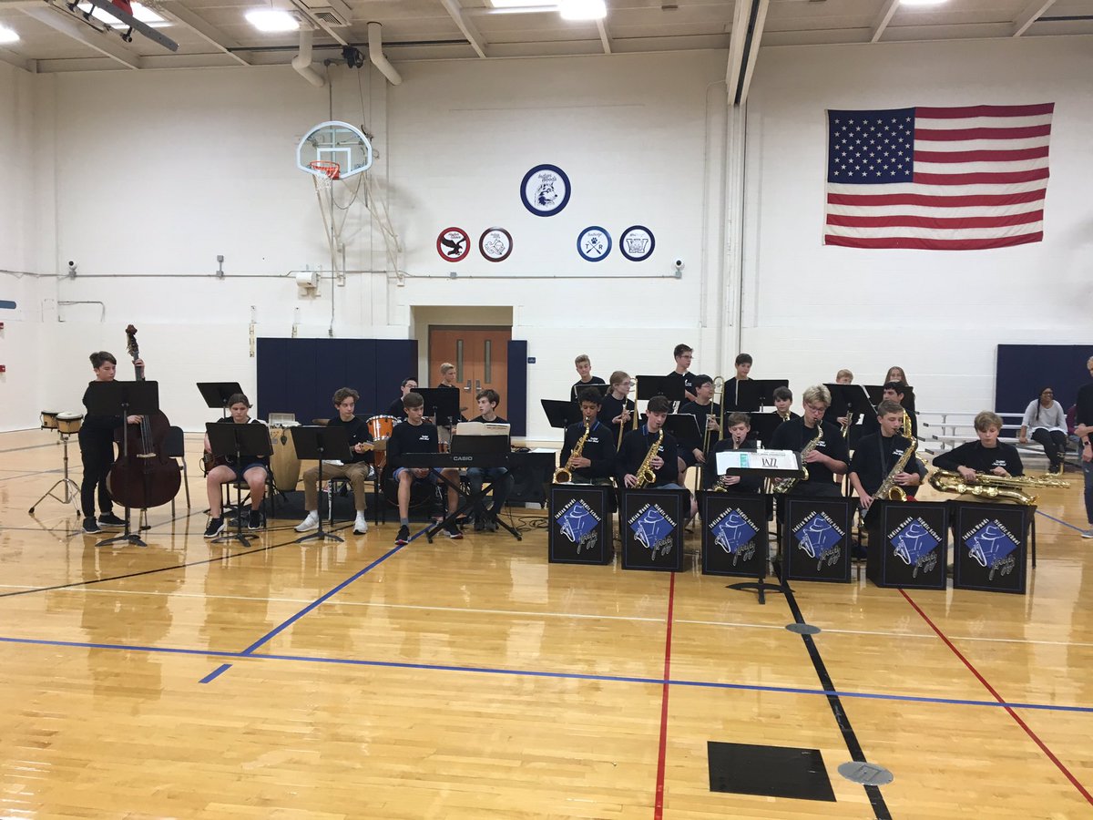 mrs_oglesby's tweet photo. What an amazing Jazz Band we have at the Woods!! @IWMS_pack #smsdPACK https://t.co/j3xGcx5EYE
