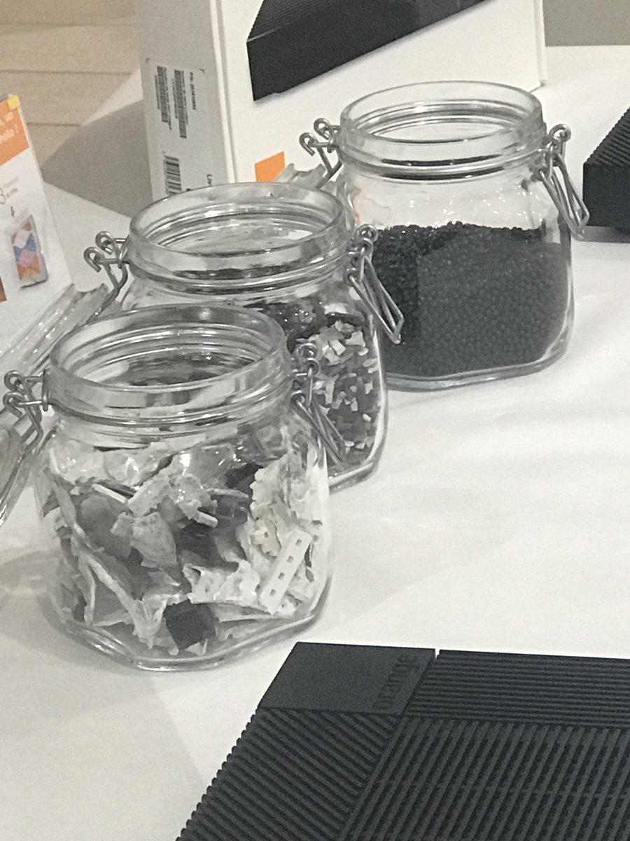 OrangeOccitanie's tweet photo. La #Livebox5 d’Orange est disponible dès aujourd'hui !

🌺🍃 Une coque 100% recyclable et une empreinte carbone en baisse de 29%
🏎 Un débit partagé jusqu’à 2gbits/s

Ainsi qu’un réseau wifi intelligent, une nouvelle interface TV et le décodeur TV 4k

Merci à nos nombreux invités https://t.co/1FtCsCPBeX