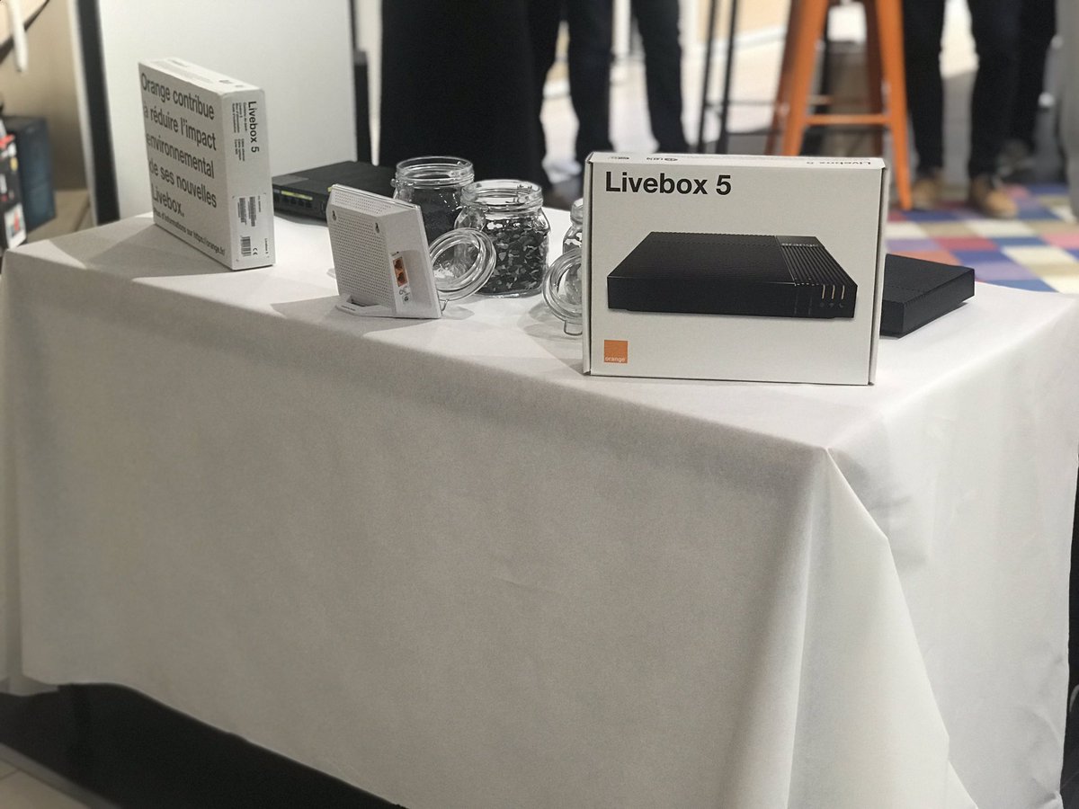 La #Livebox5 d’Orange est disponible dès aujourd'hui !

🌺🍃 Une coque 100% recyclable et une empreinte carbone en baisse de 29%
🏎 Un débit partagé jusqu’à 2gbits/s

Ainsi qu’un réseau wifi intelligent, une nouvelle interface TV et le décodeur TV 4k

Merci à nos nombreux invités