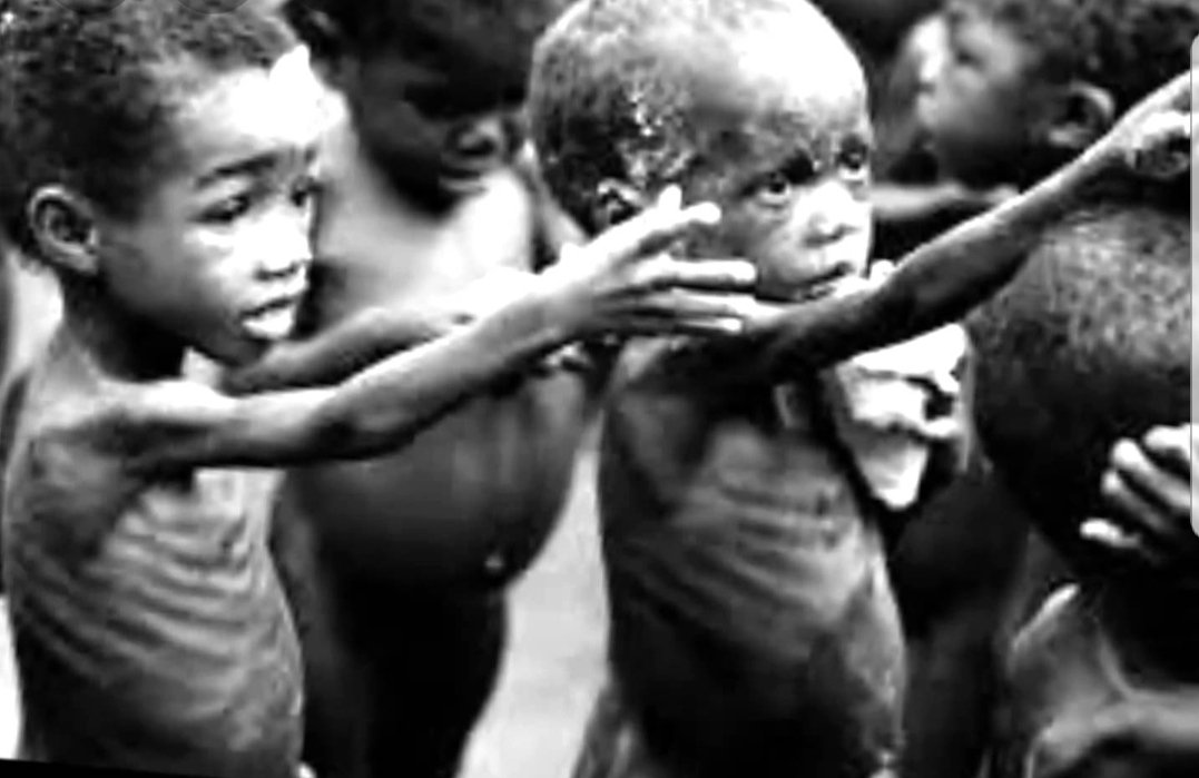 #يخسي_الجوع
ارجوكم اتركوا الهدر ورمي النعم في سلة المهملات ارجوكم فإن النعم اذا غادرت أرض لاتعود
#يخسي_الجوع