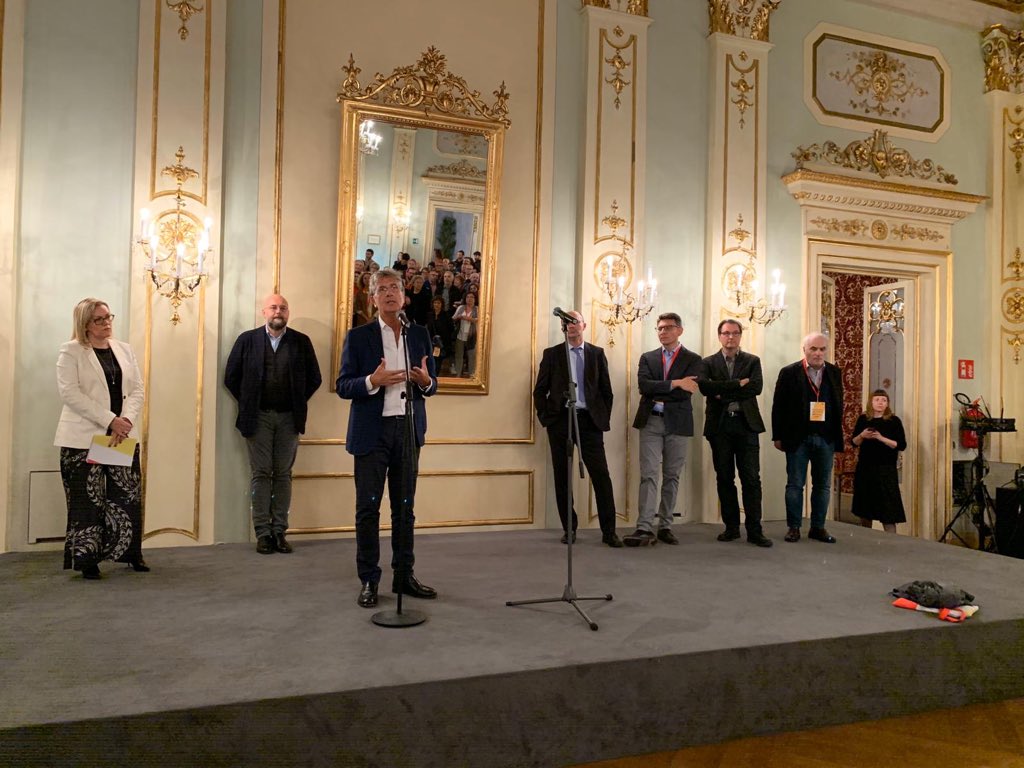 NIDplatform's tweet photo. Onofrio Cutaia dà il suo saluto a questa edizione di #Nidplatform a #ReggioEmilia, una città che ha un grande riconoscimento nel campo della #danza https://t.co/TDV1GxmfBf