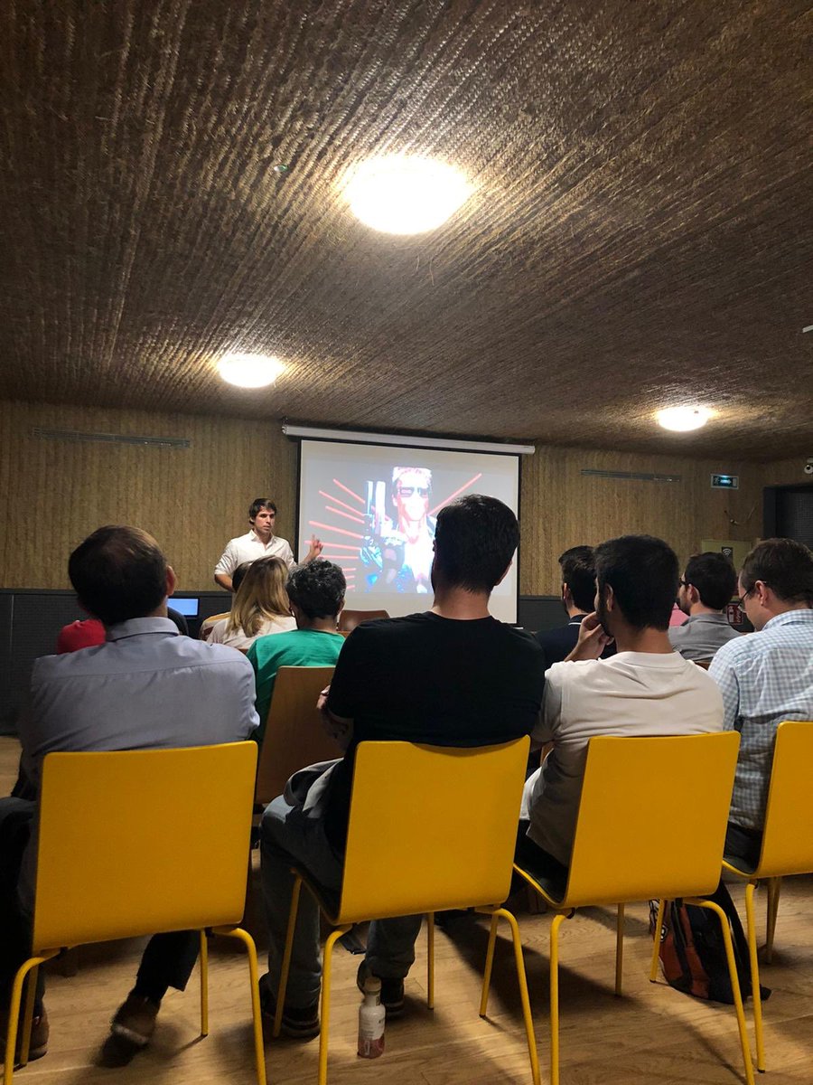 dksdigital's tweet photo. Damos paso a la segunda charla de las #DataKonferences de #KSchool. Es el turno de Álex Urcola que viene desde @GoogleES para hablarnos de datos. https://t.co/kjg73uHzXs