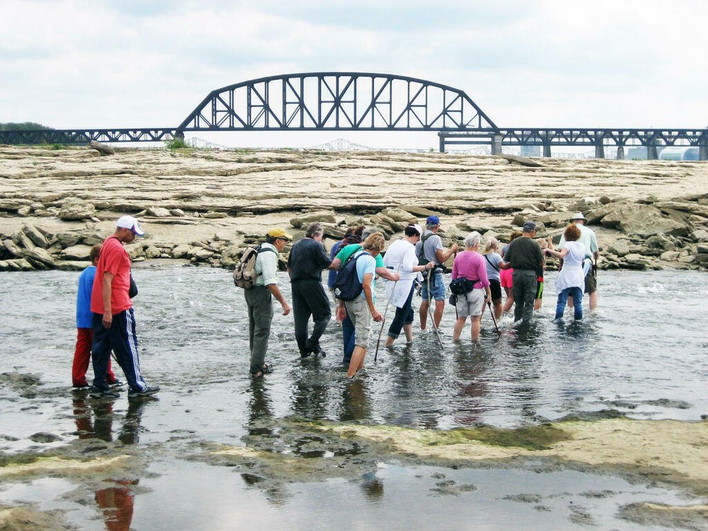 Did you know that several sites in southern Indiana are part of the Ohio Valley Fossil Trail? The trail is a partnership of a dozen parks, museums and other regional sites where ancient fossils can be seen and touched across Kentucky, Ohio and Indiana. ift.tt/2n14jAS