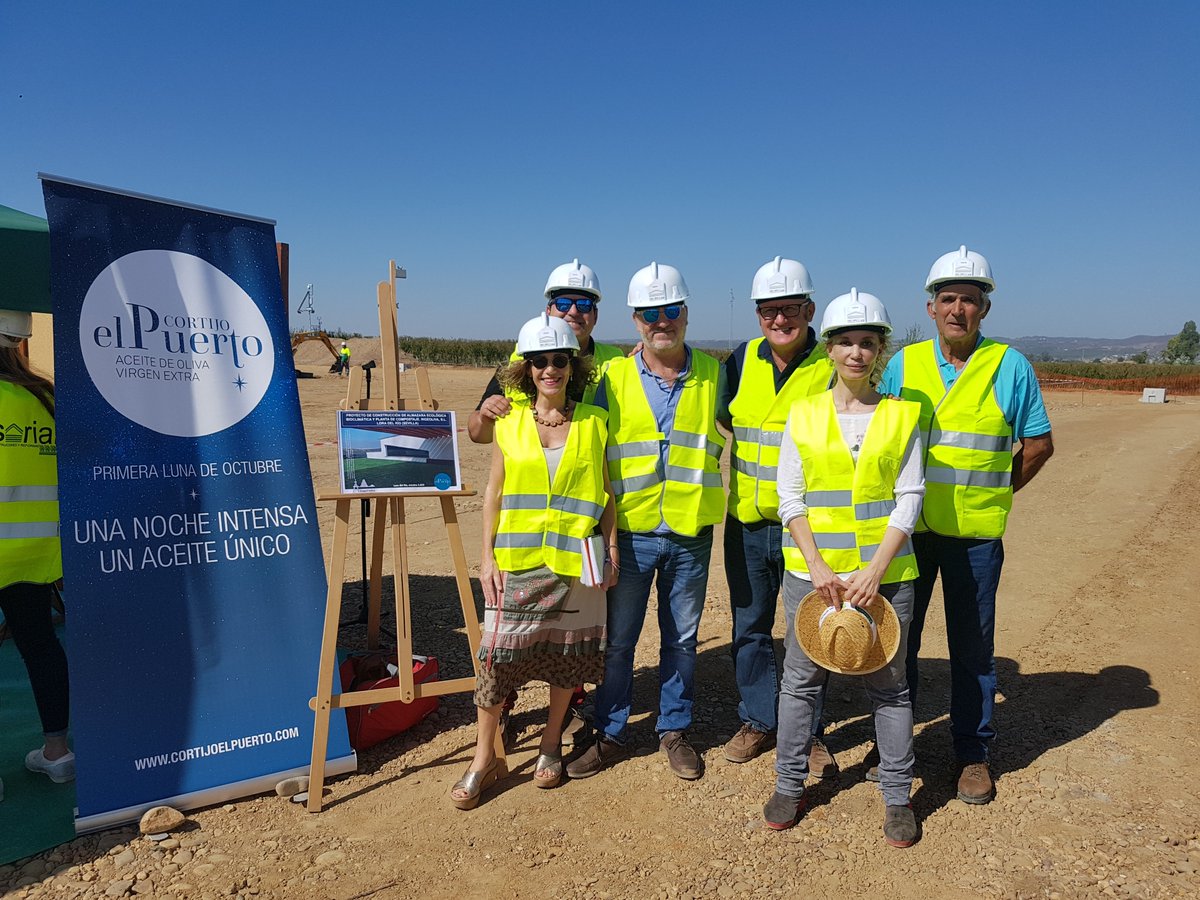 Hoy es un día muy especial para nosotros, tras muchos dias de trabajo e ilusión, hemos puesto al fin la primera piedra de nuestra #Almazara #Ecologíca y #Bioclimatica pieza fundamental para cerrar el circulo de nuestro #Ecosistema. 
#AOVE #EVOO #Almendras #Fauna #Flora