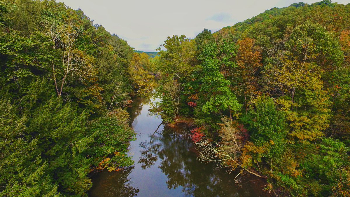 OHStateParks's tweet photo. Cool weather is coming, but our rivers are just starting to shine. #paddleohio #ohiofindithere https://t.co/3WRwoHgeFw