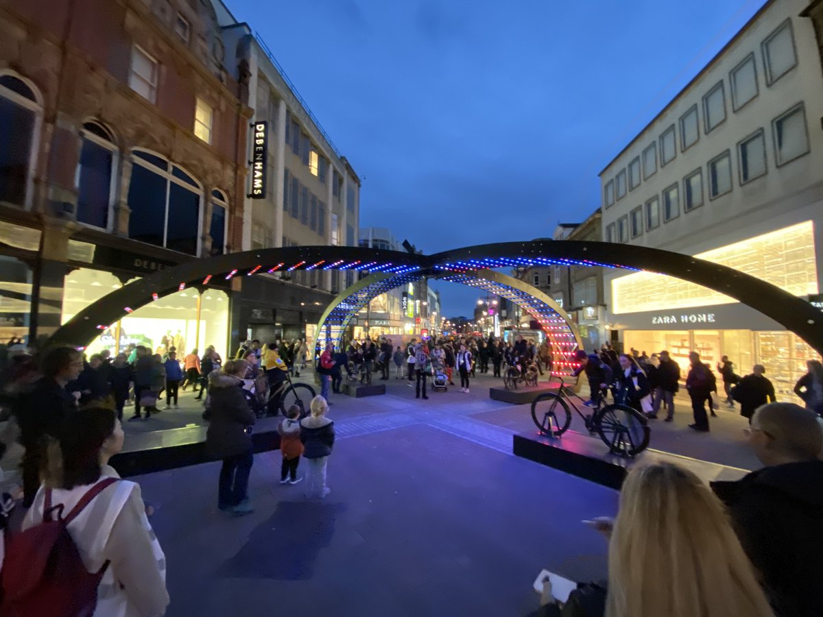 It's all going off in #Leeds tonight now we're in darkness.

#LightNightLeeds #TrinityLeeds <a href="/TrinityLeeds/">TRINITY LEEDS</a> 
<a href="/LCCTVandFilm/">Leeds City College TV & Film</a> <a href="/LCCCMJ/">LCC Journalism</a> 
Photo Credit: Thomas Blacka