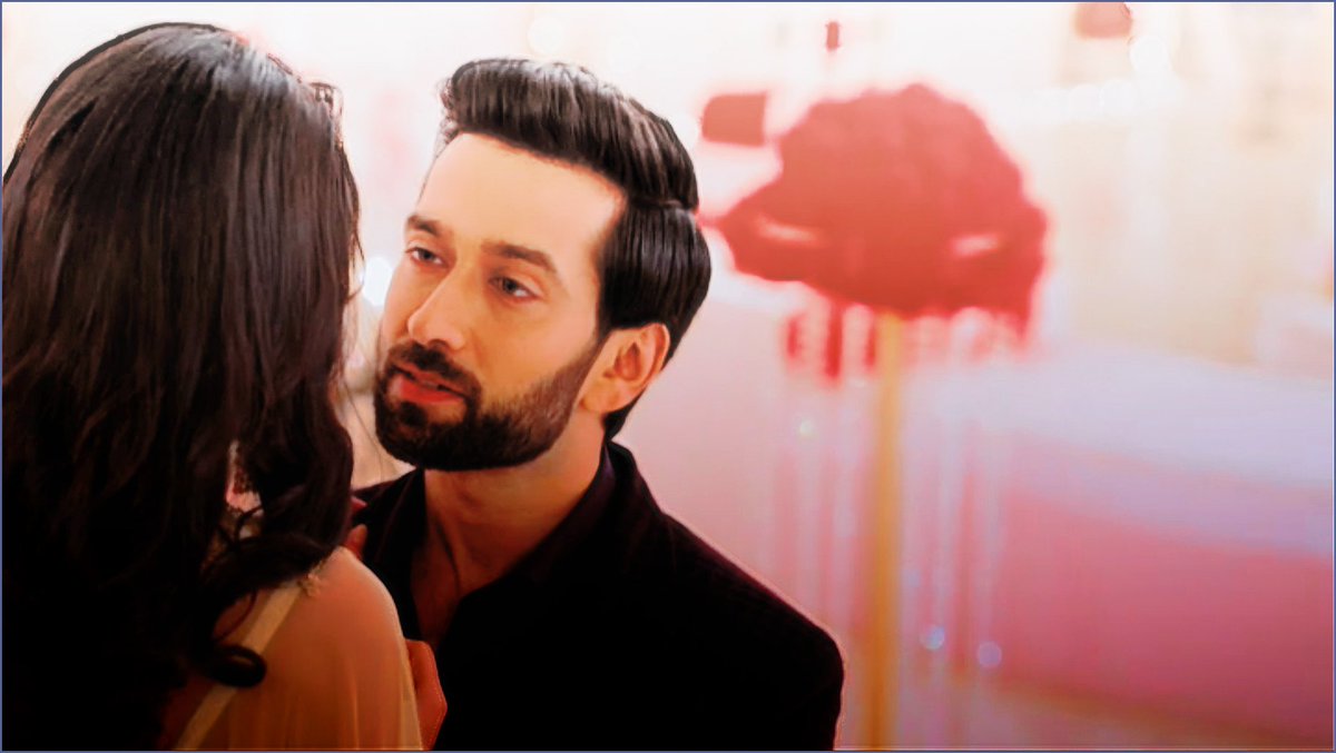 BestofShivika's tweet photo. khidkitod khoobsurat♡♡ 
#shivika #ishqbaaaz https://t.co/GwkGBiN5A6