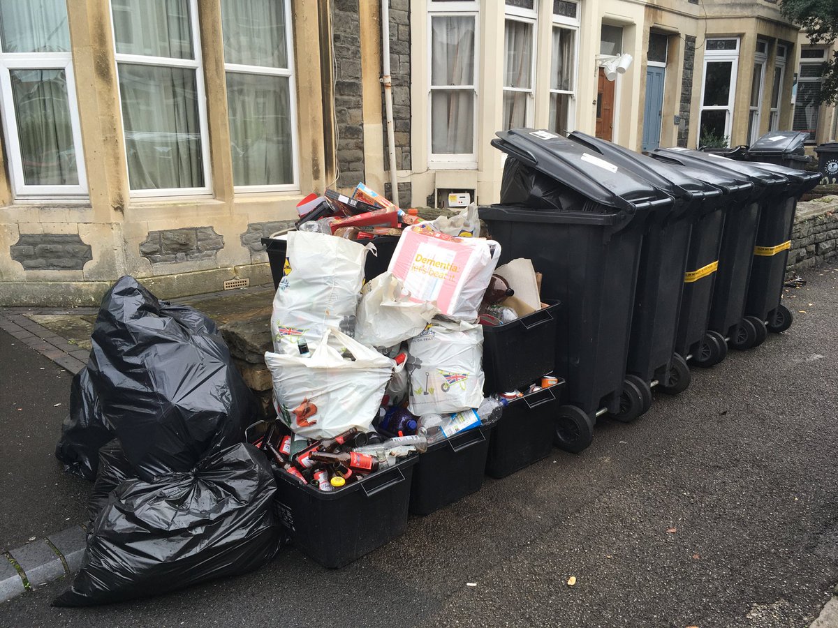 Successful return to uni... #bristolstudents have learnt how to bag up their #singleusepackaging how long until they learn art of #packagingfree 🤨