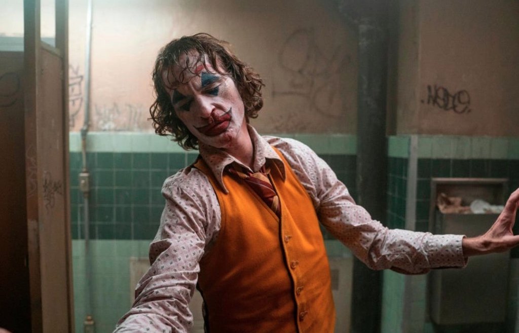 nbff's tweet photo. Whether you enjoyed the film or not; one commentary about the @JokerMovie has been consistent: the cinematography is stunning.
#NBFF welcomed the film's masterful DP, Lawrence Sher to #NBFF20, where he was recognized as @variety's Billion Dollar Cinematographer. https://t.co/LWD1ST8Q8g