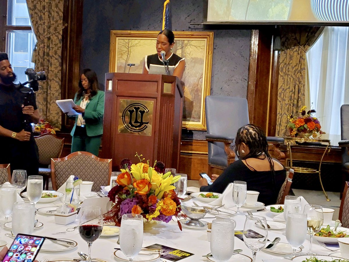 LtGovStratton's tweet image. It’s #WorldMentalHealthDay and I was thrilled to join the Chicago Chapter Charities Foundation for “Power &amp;amp; Purpose” in support of reducing the stigma of mental illness and promoting mental health/wellness.

Every community deserves adequate mental health resources!#LGontheMove