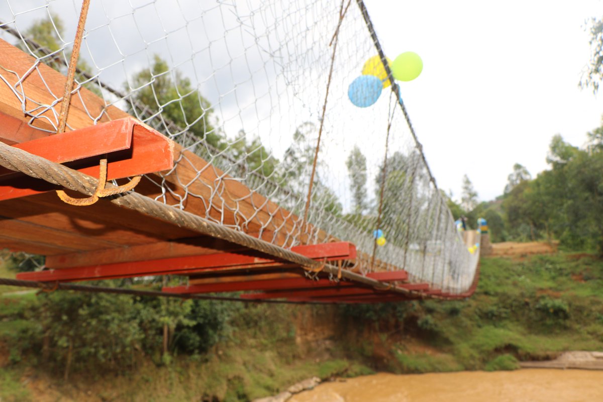 REMA_Rwanda's tweet photo. The inaugurated bridges are #Rwamamara bridge of 58m length connecting Kageyo and Ngororero sectors over Satinsyi River and #Kivomo Suspended Bridge, 85.7m, connecting Ndaro and Nyange sectors over Secoko River. The two bridges will benefit around 8k resident beneficiaries. https://t.co/KL7ehy0sLv