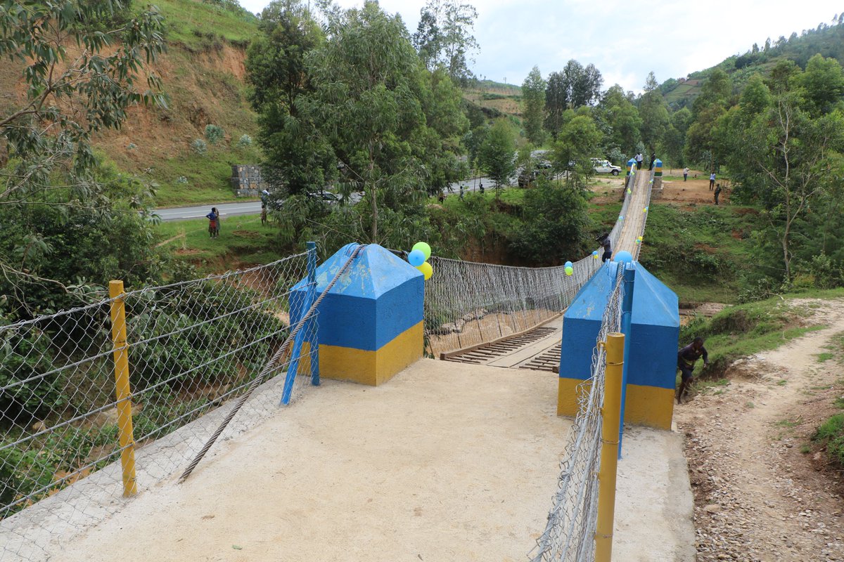 REMA_Rwanda's tweet photo. The inaugurated bridges are #Rwamamara bridge of 58m length connecting Kageyo and Ngororero sectors over Satinsyi River and #Kivomo Suspended Bridge, 85.7m, connecting Ndaro and Nyange sectors over Secoko River. The two bridges will benefit around 8k resident beneficiaries. https://t.co/KL7ehy0sLv