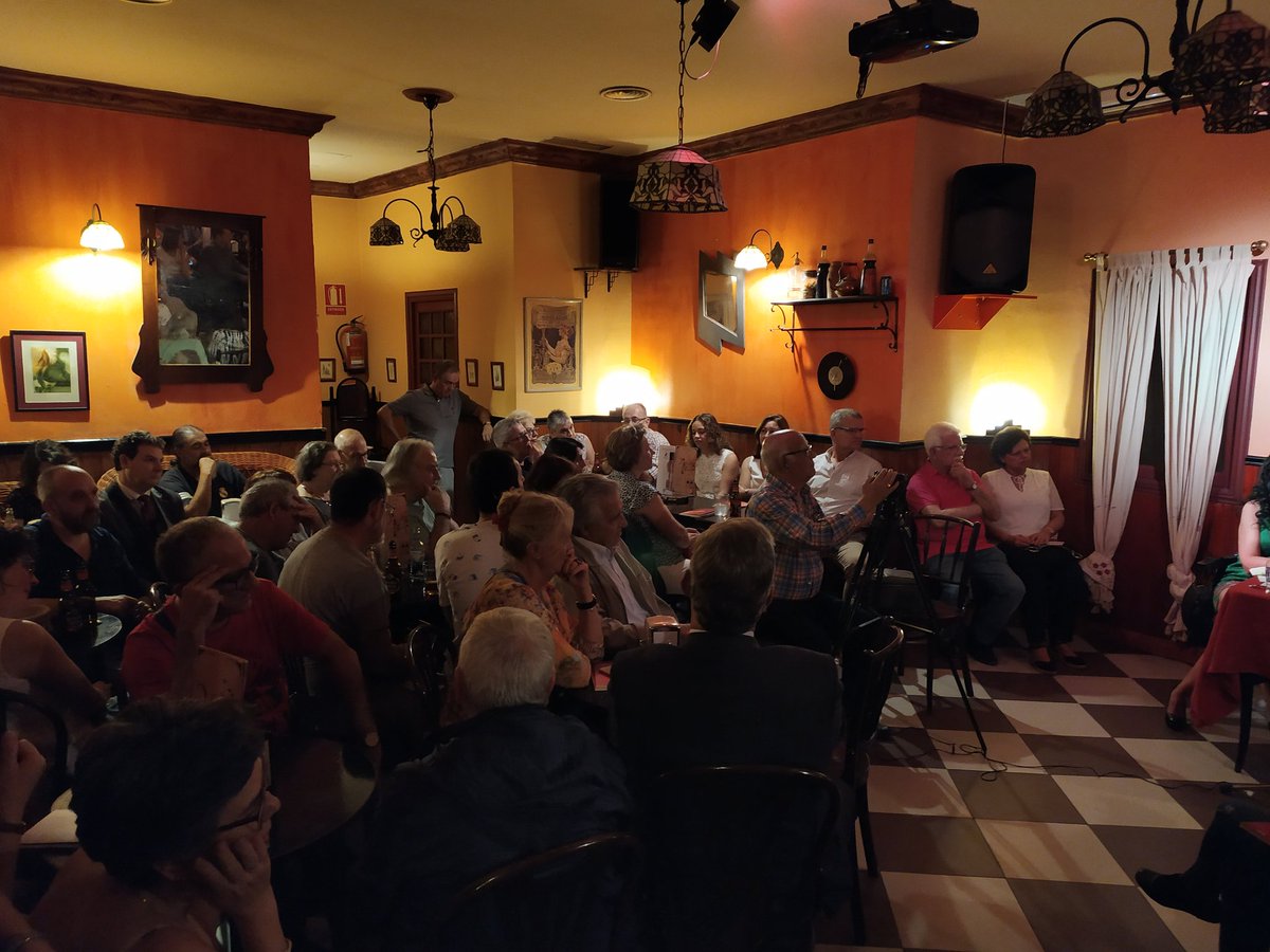 violingetafe's tweet photo. Preciosa presentación poética 📖

¡Gracias por llenarnos de palabras y gente bonita! https://t.co/WCyOLAwHKE