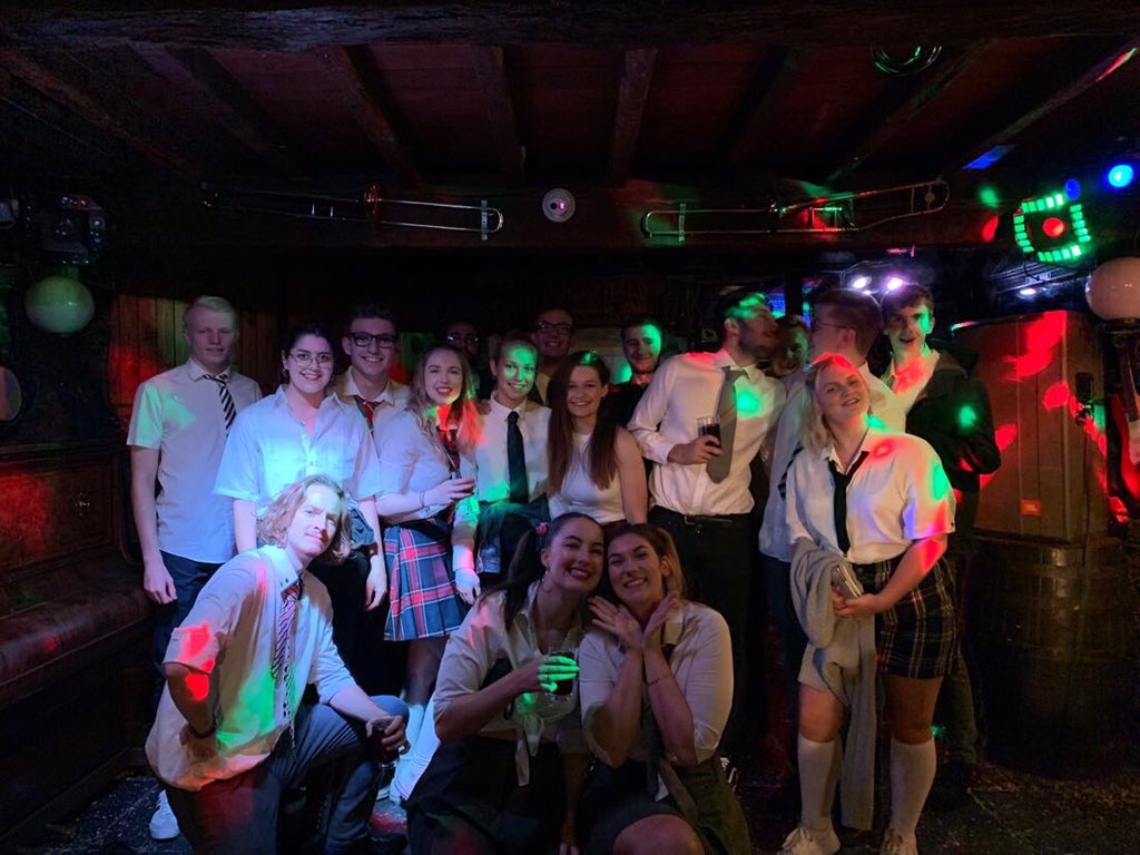 Back 2 Skool vibes👔