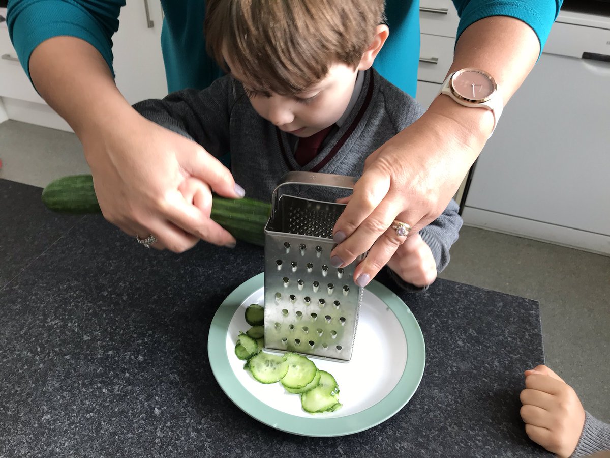 thorpehousesch's tweet photo. #ThorpeExplorers Reception prepare for @TigerWhoCameToT Great fun buttering, chopping, slicing, sipping & munching! D&T, literacy, communication & language, pretend play! @tes @GXonline @MyMarlowUK @BeaconsfieldL @TLBMagazine @LitLangAcademy https://t.co/v5TitgDiMX