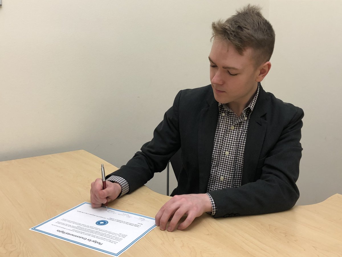 kellyhusack's tweet photo. Thank you to @AdamLaughtonNDP - NPD Candidate for Mississauga-Lakeshore - for signing the Blue Dot #MPpledge and supporting the #right2healthyenv for everyone in Canada!
#bluedotmovement #elxn43 #cdnpoli @BlueDotToronto1 @DavidSuzukiFDN https://t.co/Gef6uvpxcl