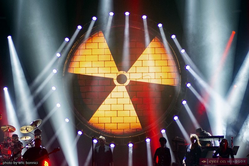EyesOnWindsor's tweet image. Review: The Australian Pink Floyd dazzled a packed Colosseum with sound, lights, &amp;amp; The Wall&apos;s &quot;Schoolmaster&quot; during the second show in @CaesarsWindsor &apos;s 2019 #ConcertForACure series #YQG #CaesarsWindsor #AustralianPinkFloyd @aussiefloyd eyesonwindsor.com/entertainment-…